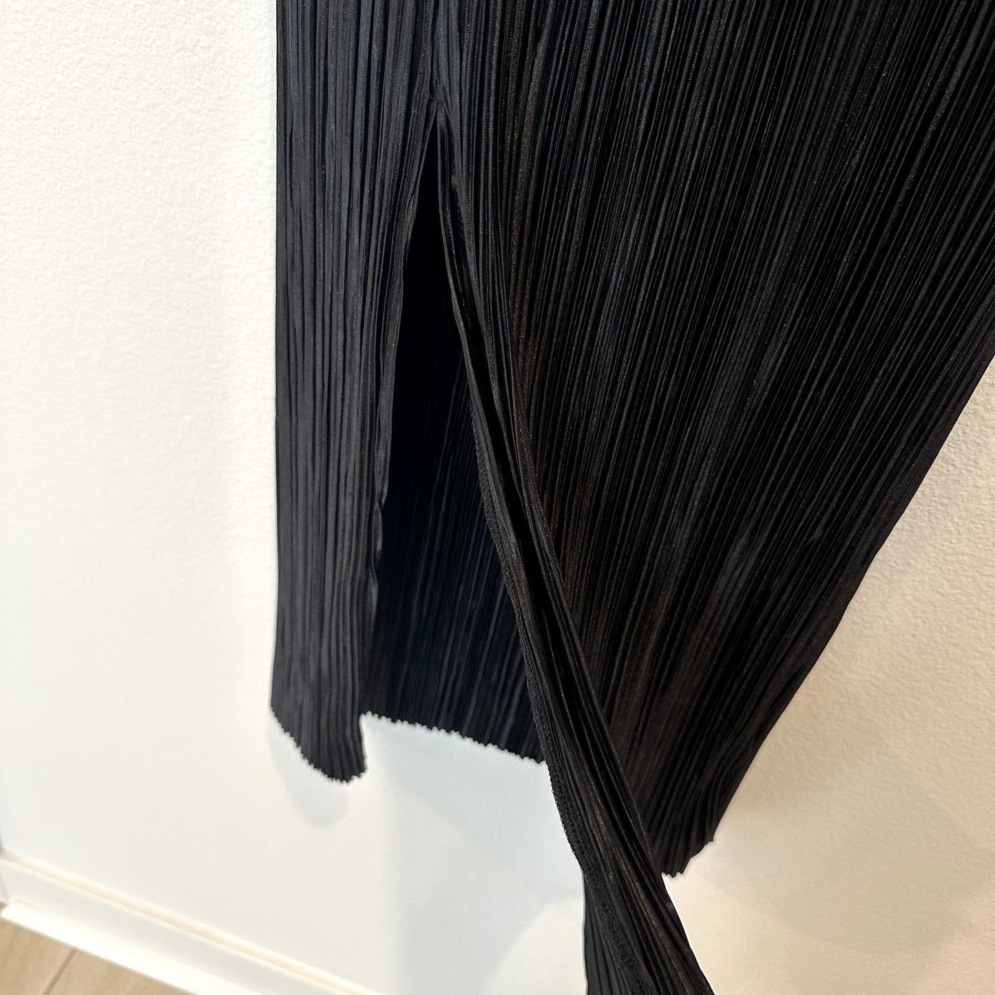 Petal & Pup Ivy black pleated slit maxi skirt