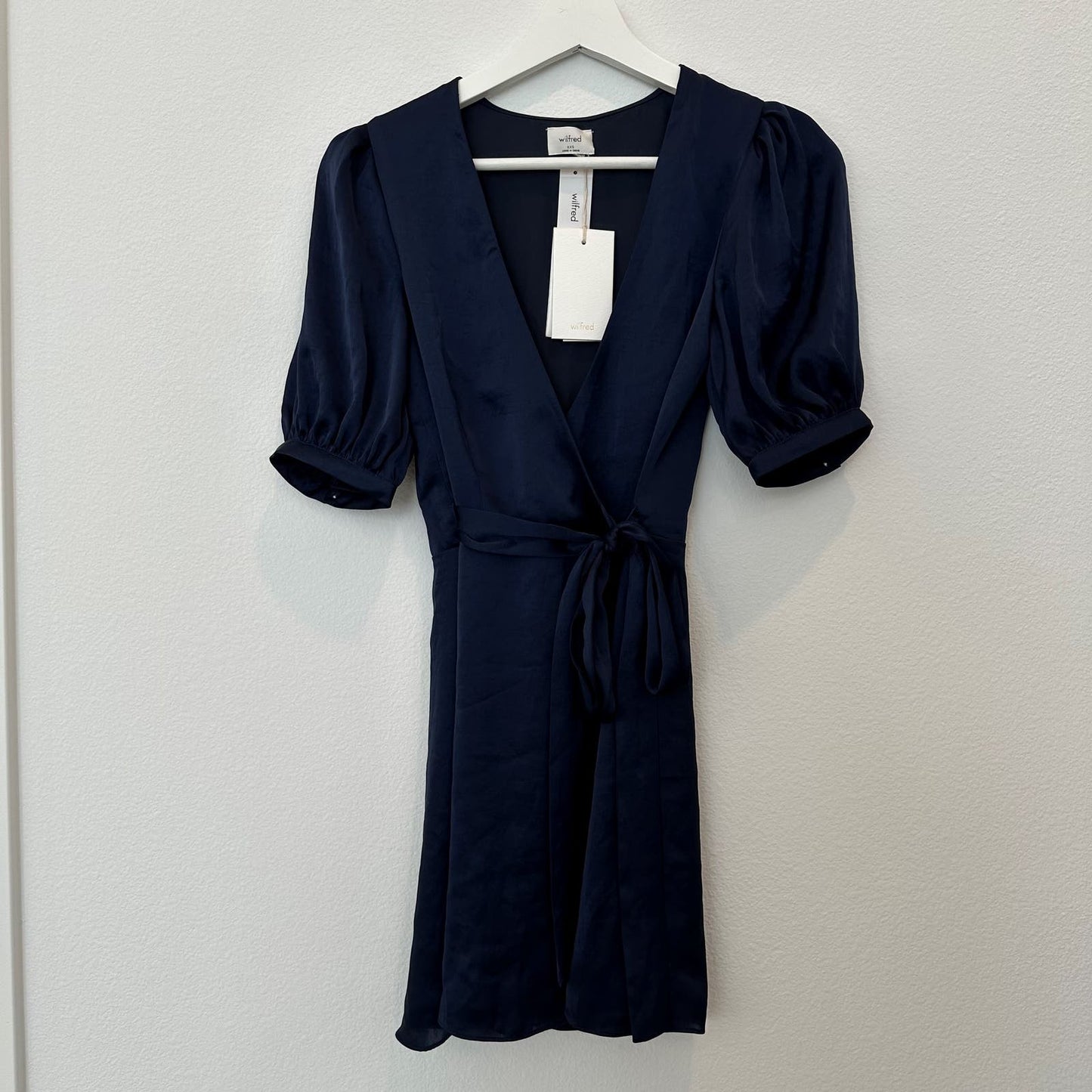 Wilfred Free Lune classy navy blue satin puff sleeve wrap dress