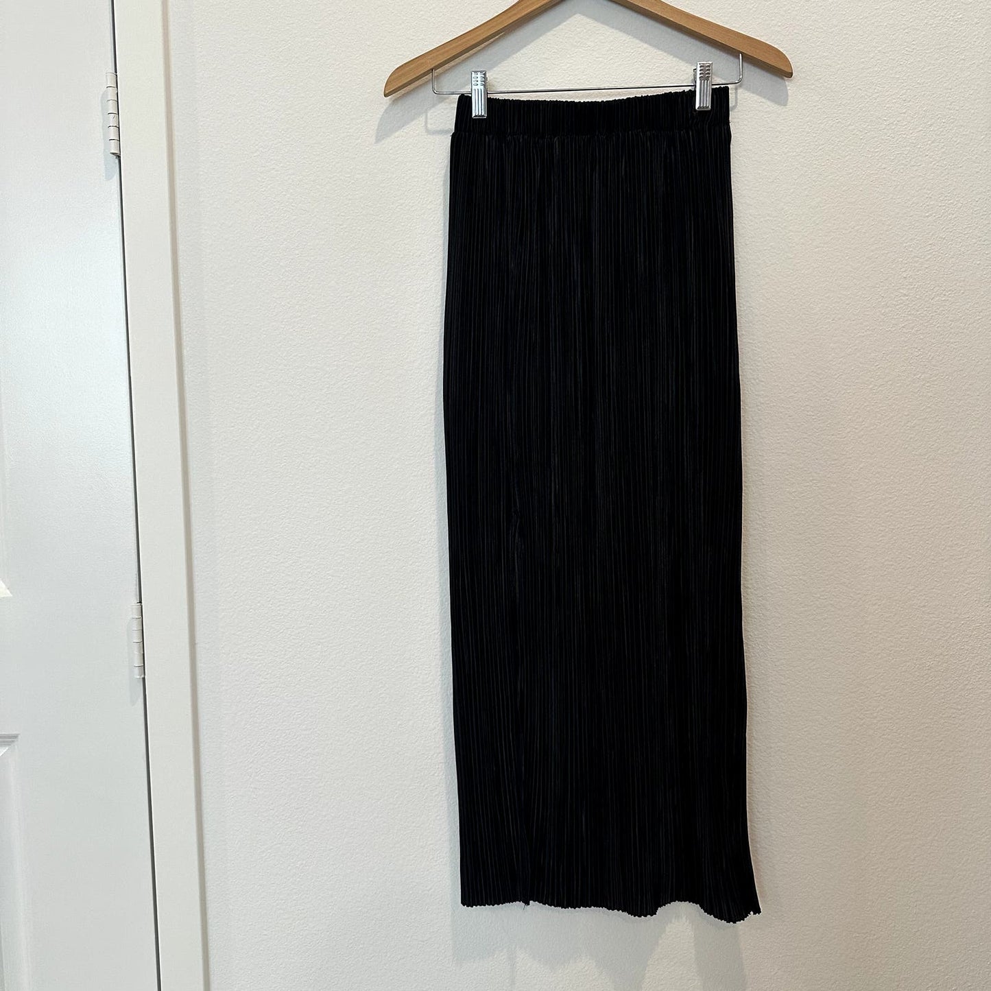 Petal & Pup Ivy black pleated slit maxi skirt