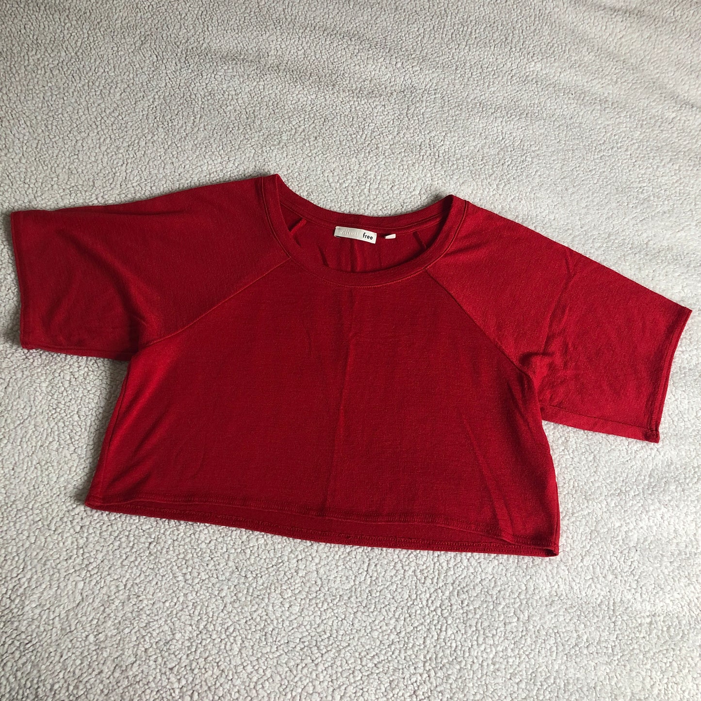 Wilfred Free red super cropped short sleeve shirt