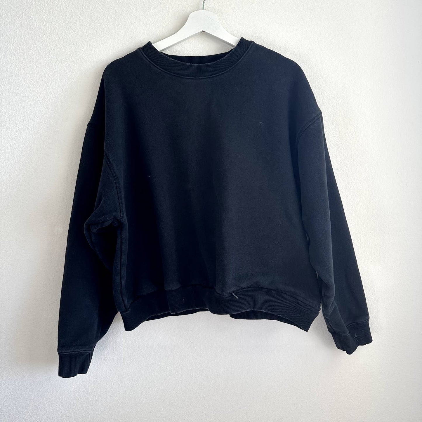 Black crewneck asymmetric zipper hem long sleeve sweatshirt sweater