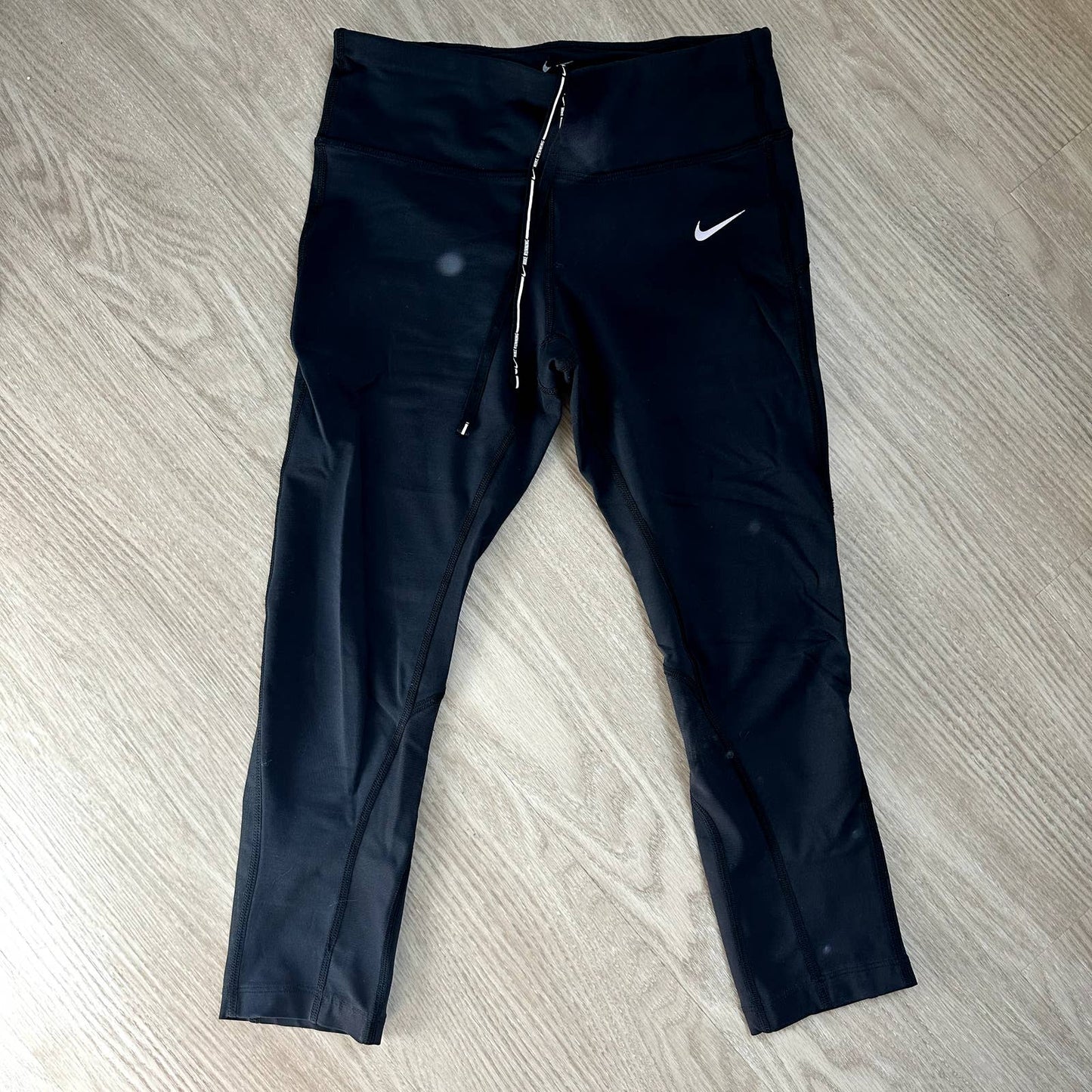 Nike Dri-Fit black cropped athletic mesh insert reflective capri leggings